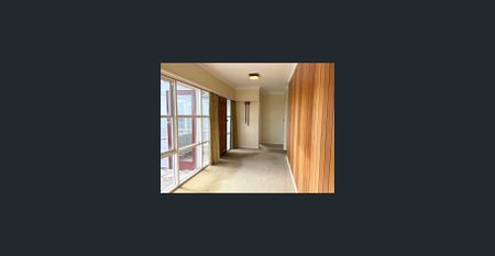 Top Location – Great Family Home - Photo 2