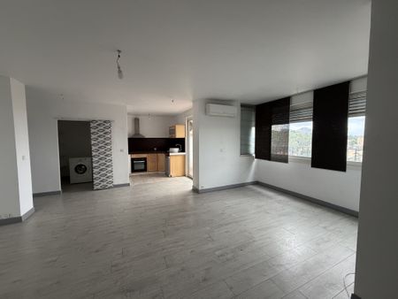 Location Appartement 2 pièces 51m² MARSEILLE 9ème - Photo 2