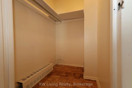 33 Central Parkway W #504 - Photo 5