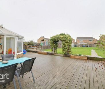 4 bedroom end of terrace house to rent - Photo 4