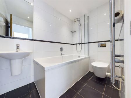 2 bedroom semi-detached house to rent - Photo 5