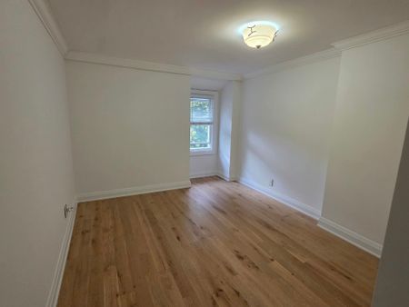 For Lease - 154 Davisville Avenue, Toronto, Ontario - Photo 2