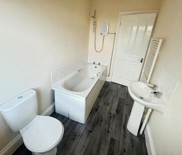 3 bedroom end of terrace house to rent - Photo 5