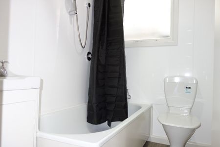 Two-Bedroom Unit Close to the City - Edgeware - Photo 5