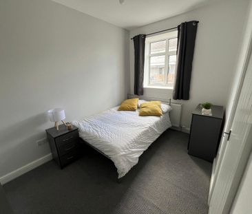 1 bedroom in a house share to rent - Photo 1