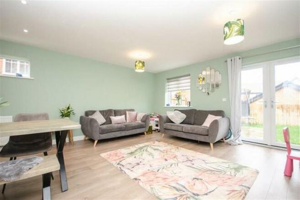 4 bedroom detached house to rent - Photo 1