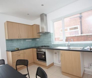 4 bedroom terraced house to rent - Photo 4