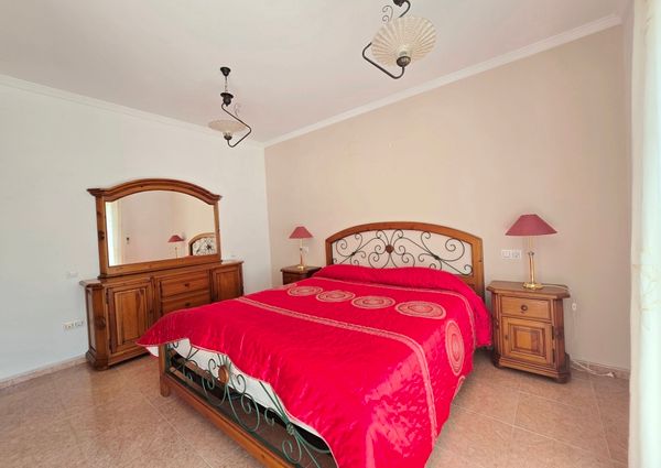 LONG TERM RENTAL Beautiful villa with sea views for rent in Benissa coast with 5 bedrooms.