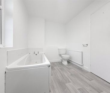 4 bedroom detached house to rent - Photo 3