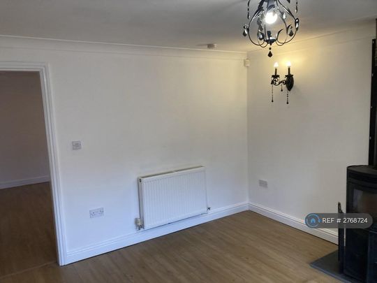 4 bedroom detached house to rent - Photo 1