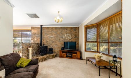 Spacious Family Home in a Quiet Cul-de-Sac - Photo 4