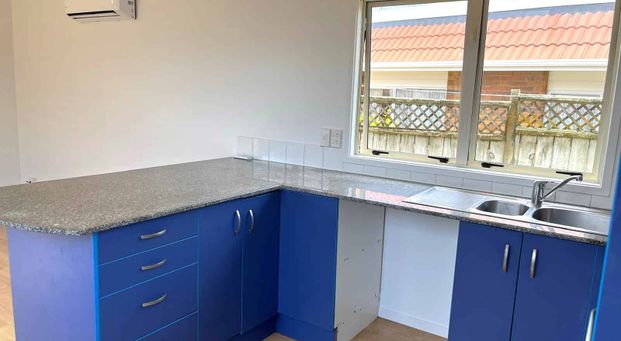 Cosy One-Bedroom Stand-Alone Home in Somerville - Photo 1