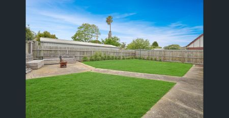 Charming Home in Quiet Court Location - Photo 4