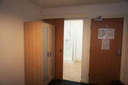 En-suite Double Room In Sun House, Gardner Street, Salford, M6 - Photo 5