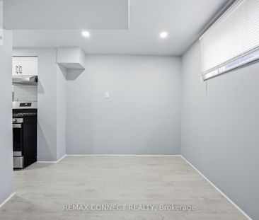 #Lower - 50 Palmerston Avenue – Toronto C01, Ontario - Photo 2