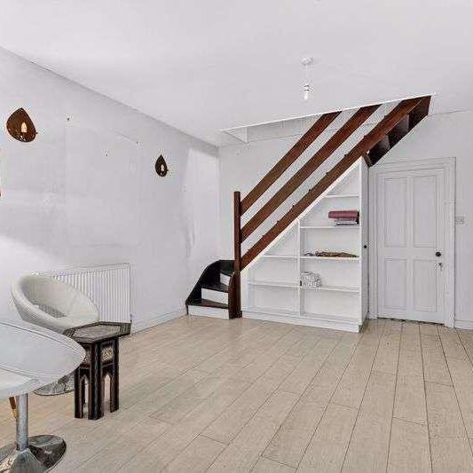 Field Common Lane, Walton-on-thames, KT12 - Photo 1