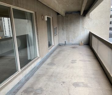 Centrally Located 1 Bedroom Condo In Downtown - Photo 2