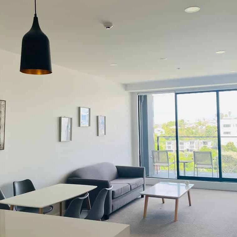 Modern 2BR Apt with Balcony - Photo 1