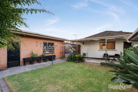 Livable Home on Spacious Block Next to Park! - Photo 5