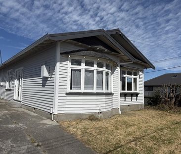 Addington – Spacious 4 bedroom renovated home, Suit family or group! - Photo 1