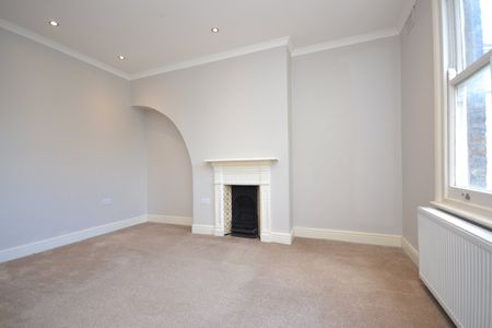 Flat to rent - Ravensbourne Avenue, Bromley, BR2 - Photo 2