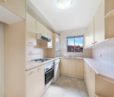 Spacious Apartment with North-Facing Mosman Bay Views - Photo 4