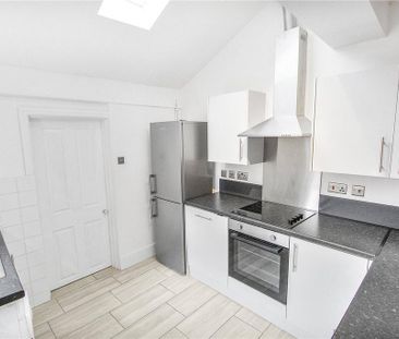 3 bedroom end of terrace house to rent - Photo 6