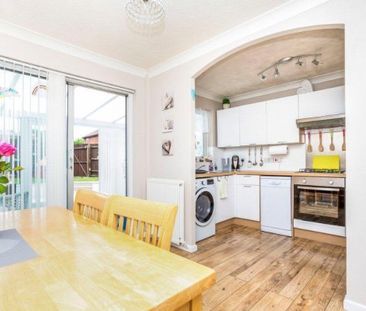 Cottesmore Green 3 bedroom link detached house to rent - Photo 2