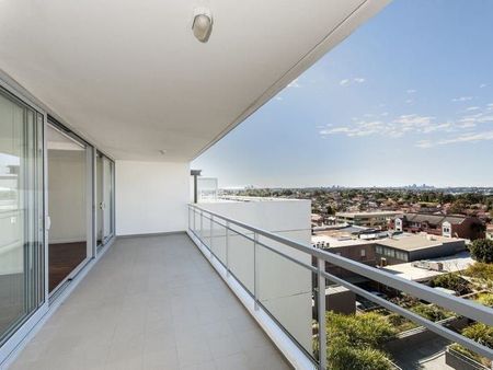 Designer Living With Amazing Panoramic Views - Photo 5