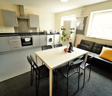 1 bedroom in a flat share to rent - Photo 5