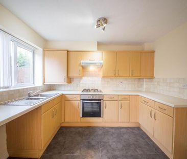 3 bedroom semi-detached house to rent - Photo 5