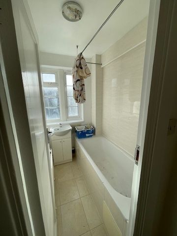 2 Bed Flat, Ashford Court, NW2 - Photo 4
