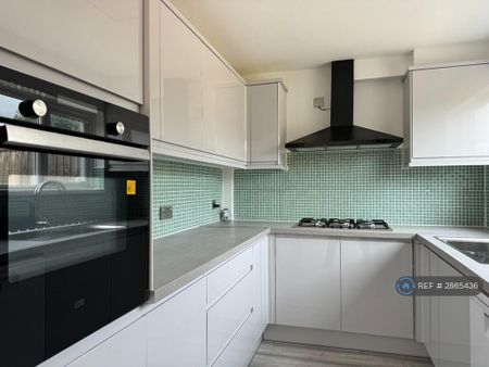 3 bedroom end of terrace house to rent - Photo 3
