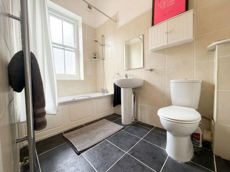 2 bedroom mews to rent - Photo 3