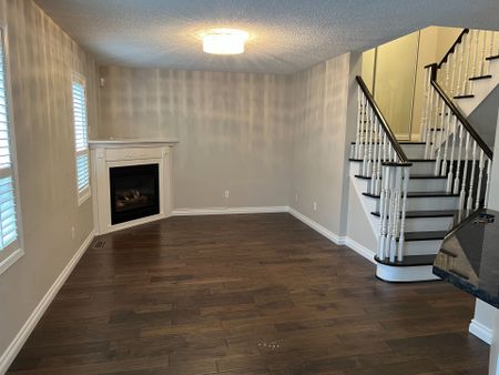 For Lease - 5 Steckley Street, Aurora, Ontario - Photo 2