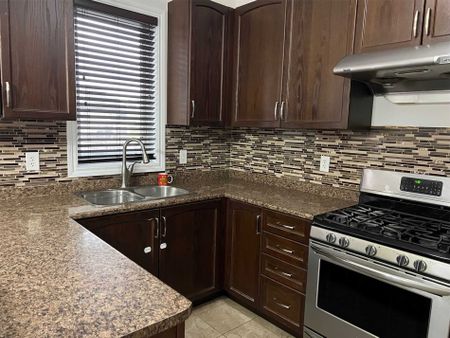 For Lease - 87 Summitgreen Crescent, Brampton, Ontario - Photo 5