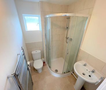 2 bedroom end of terrace house to rent - Photo 5