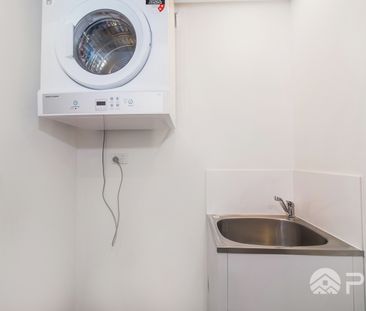 As new modern 1 bedroom apartment - Photo 1