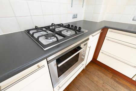 Appartement te huur: Van Beuningenstraat 8 2582 KH Den Haag - Photo 3