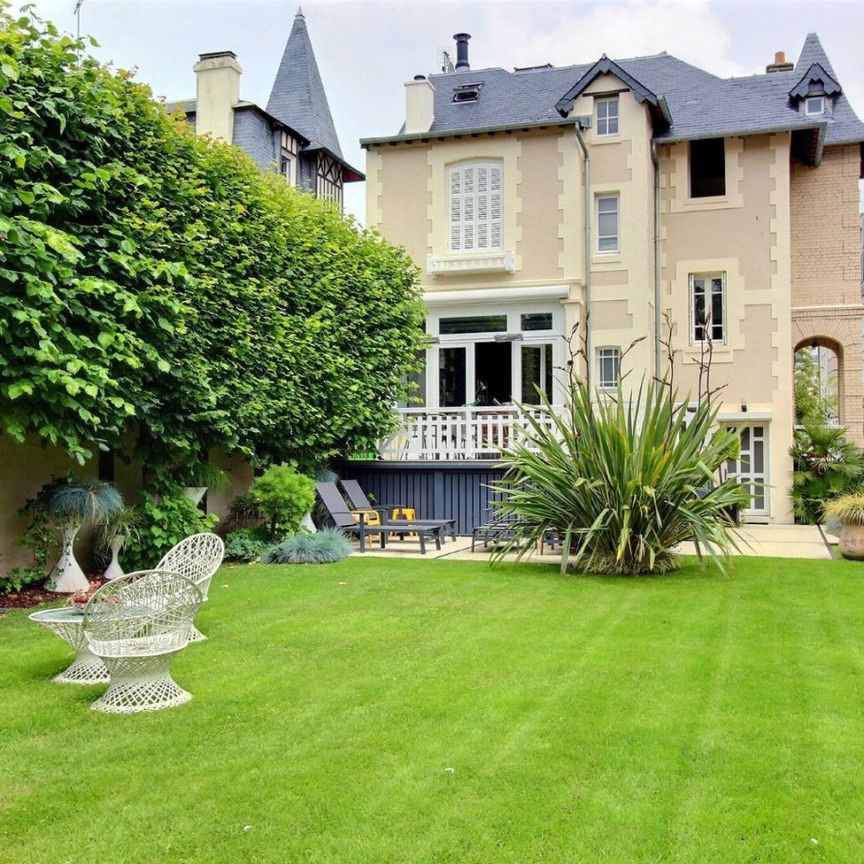 Propriété à louer - 5 chambres - Jardin - Coeur de Deauville - Photo 1