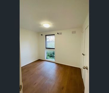 Updated 2 bedroom Unit, Within Walking Distance To Eltham Station - Photo 1