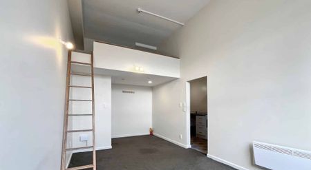 TWO WEEKS FREE RENT - Studio Loft in Newtown - Photo 2