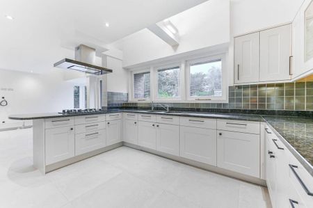 4 bedroom detached house to rent - Photo 5