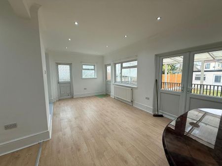 4 bedroom detached bungalow to rent - Photo 5