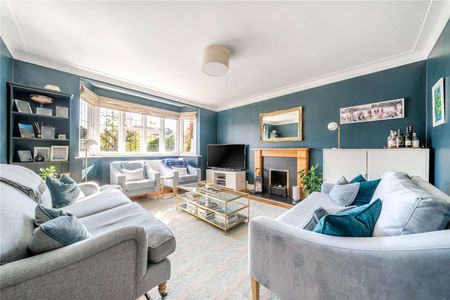 A well proportioned family home in a desirable Sevenoaks location - Photo 2