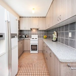 3 Bedroom home in Logan Central - Photo 2