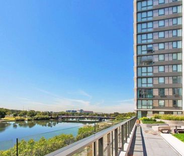 Stylish One-Bedroom Apartment with Study in Prime Discovery Point L... - Photo 6