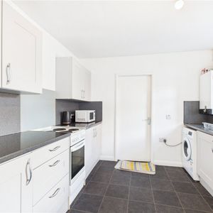 Flat 1, Room 2 - Photo 3