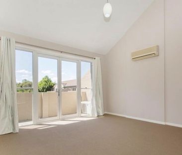 18 Bluebell St, O'Connor ACT 2602 - Townhouse For Rent | Domain - Photo 5
