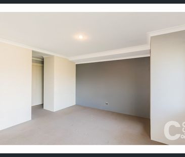 Large Family Home with Ducted AC & Solar Panels! - Photo 6